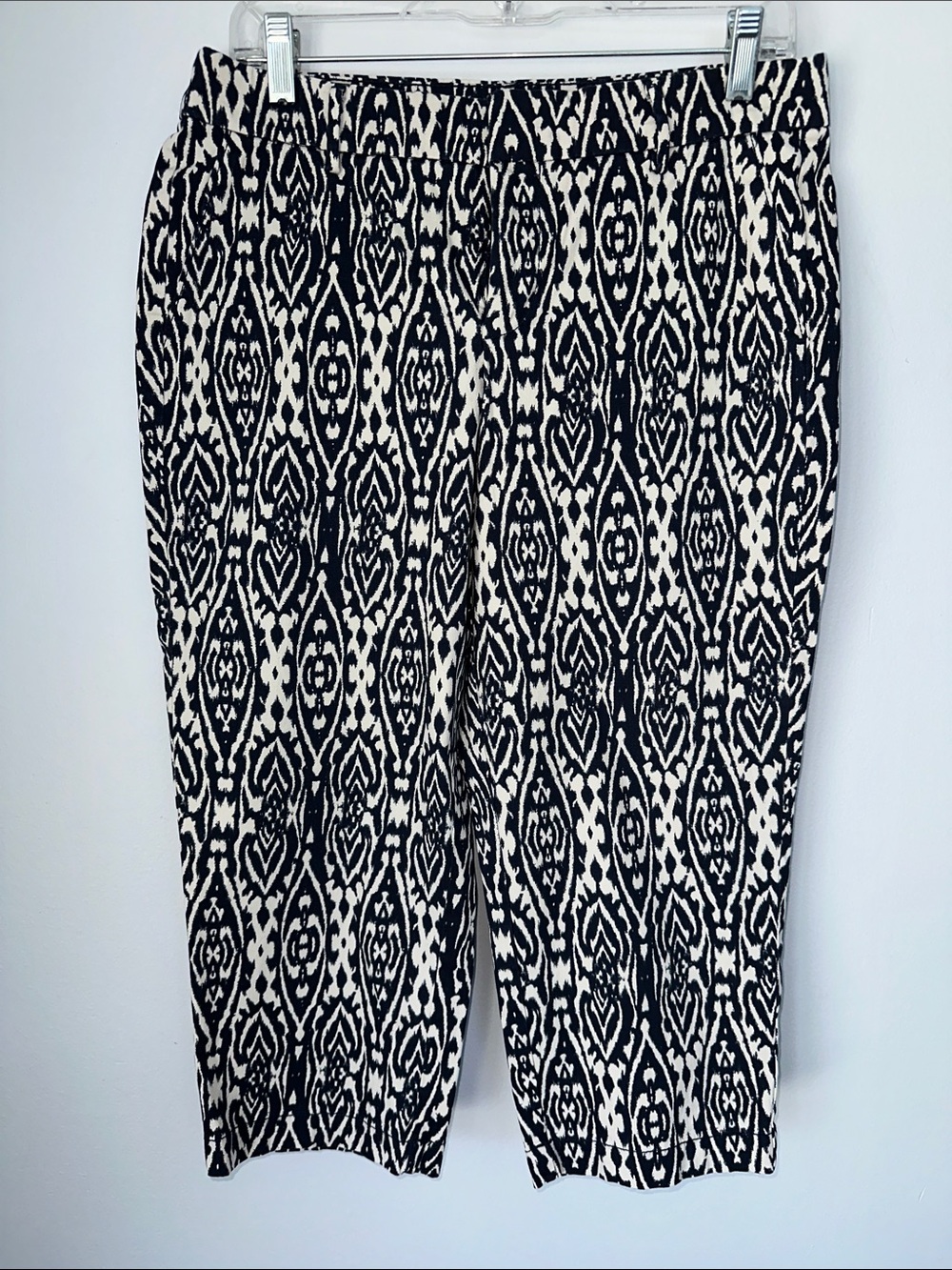 Dockers Black and White Patterned Capris